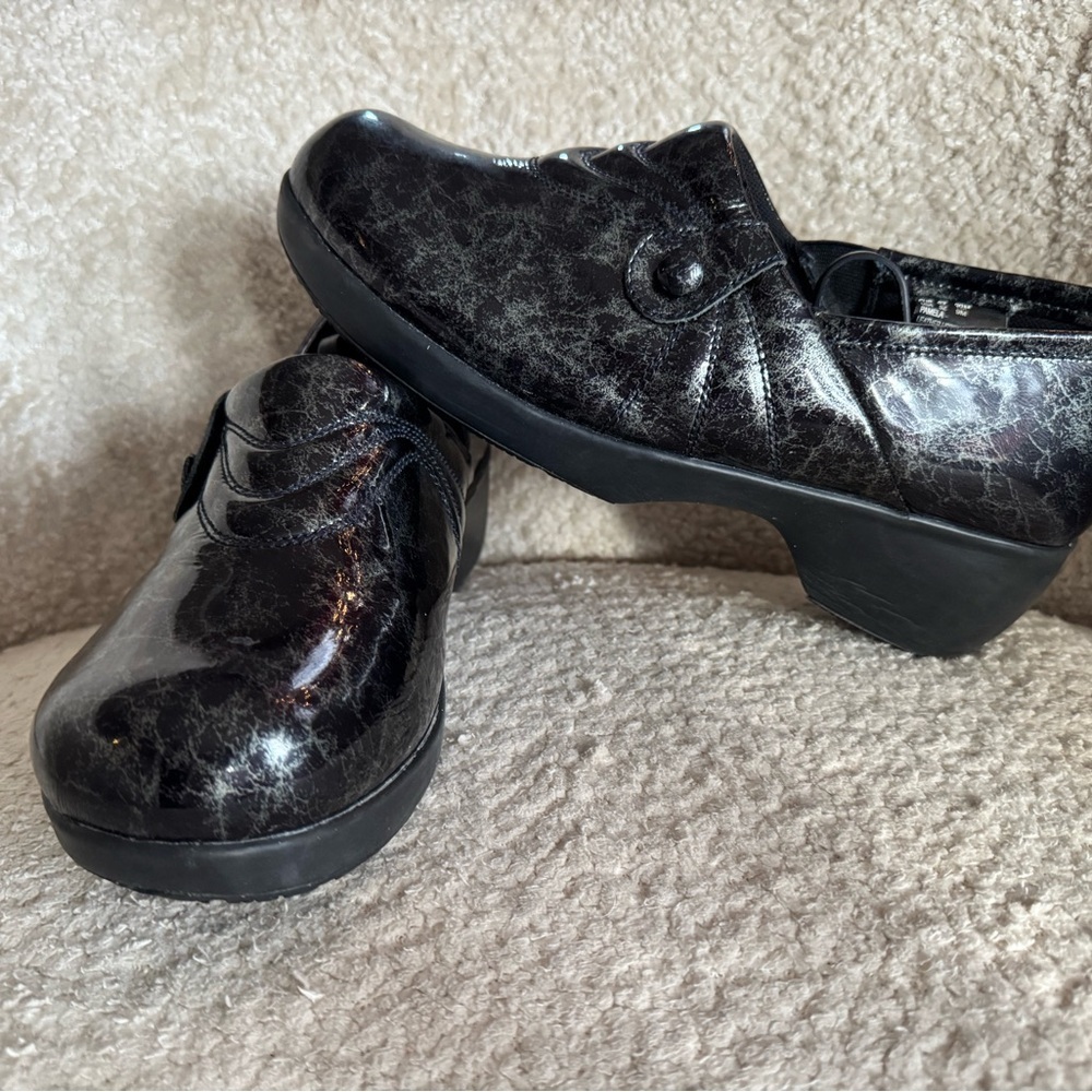 Cherokee Pamela Leather Slip resistant Nurse Shoes Clogs Slip On Size 9M